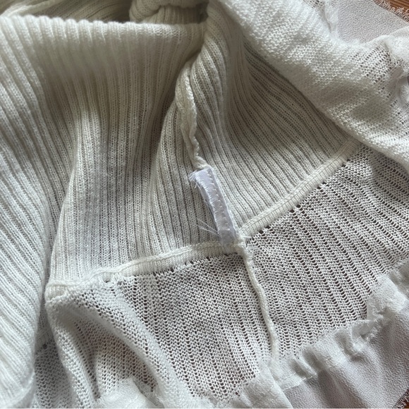 🤍UO // Front Tie Ruffle Cardigan🤍 - Picture 5 of 7